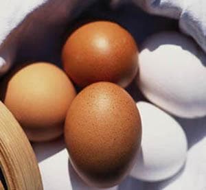 Braune und weiße Eier